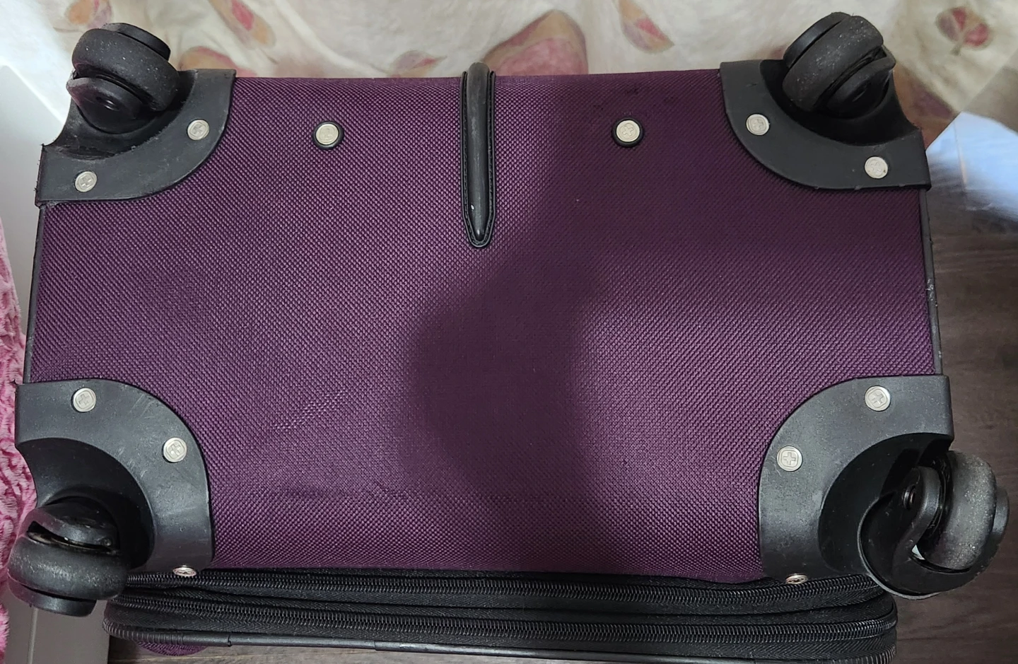 Swiss Gear Purple Rolling Suitcase Checked-Medium-25 lnch - photo 4