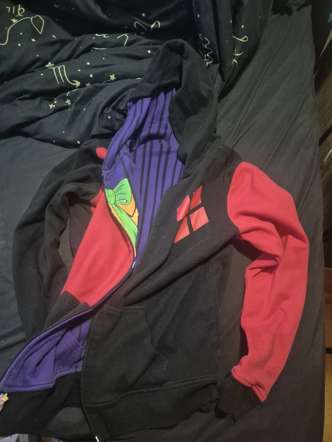 Harley Quinn & Joker Reversible Zip-Up Hoodie - photo 3