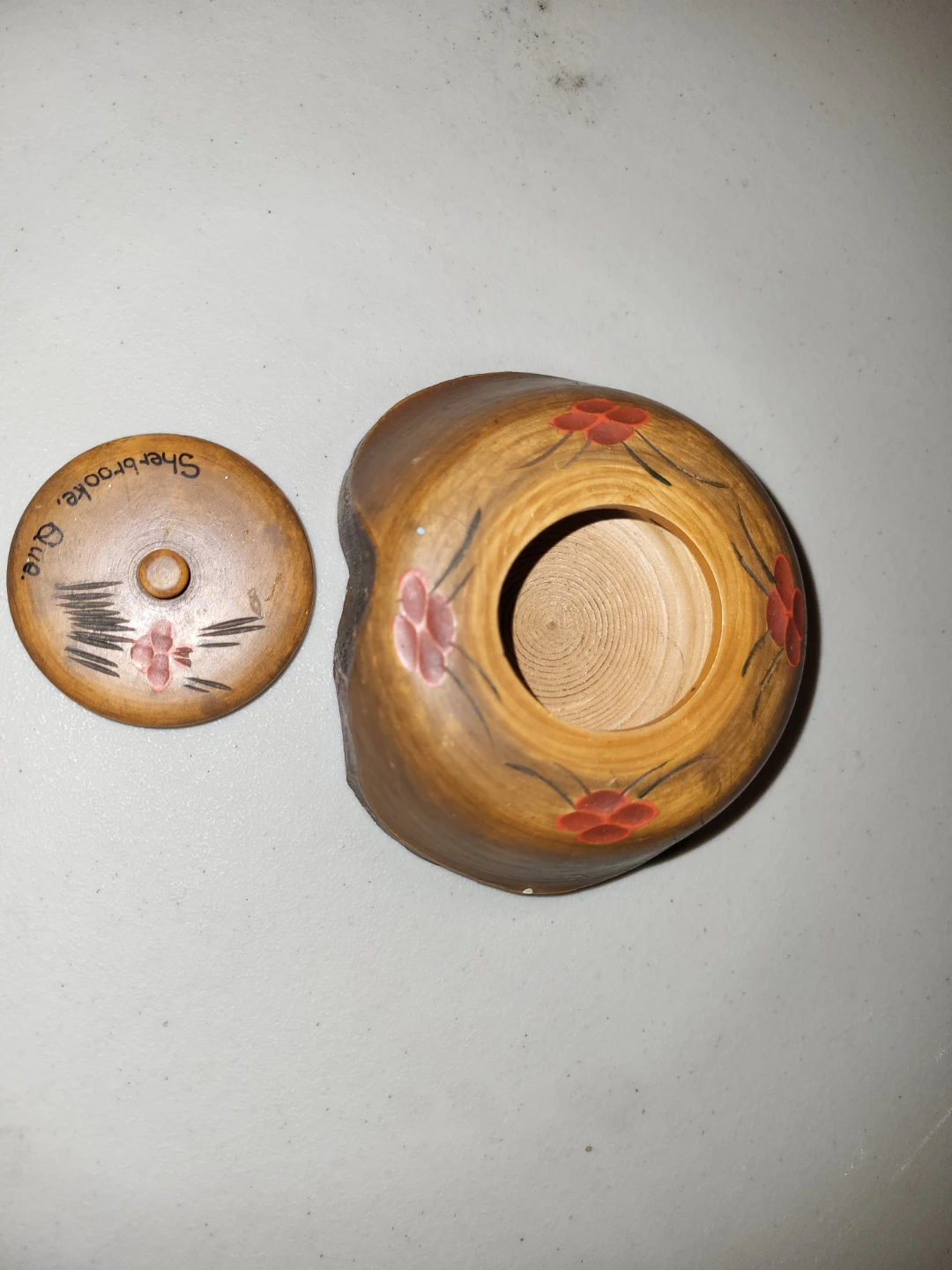 Hand-carved wooden trinket box from Sherbrooke, QC - photo 2
