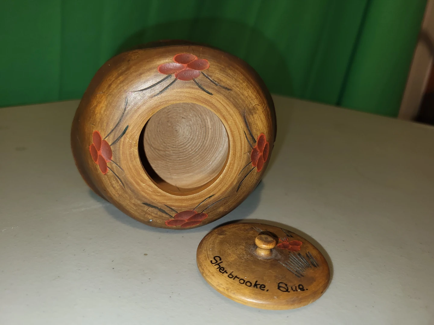 Hand-carved wooden trinket box from Sherbrooke, QC - photo 3