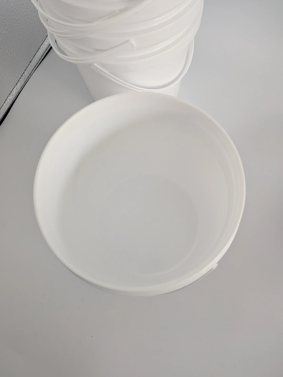 White Plastic Pail with Lid - 5 Litre (Set of 5) 🏆 - photo 2