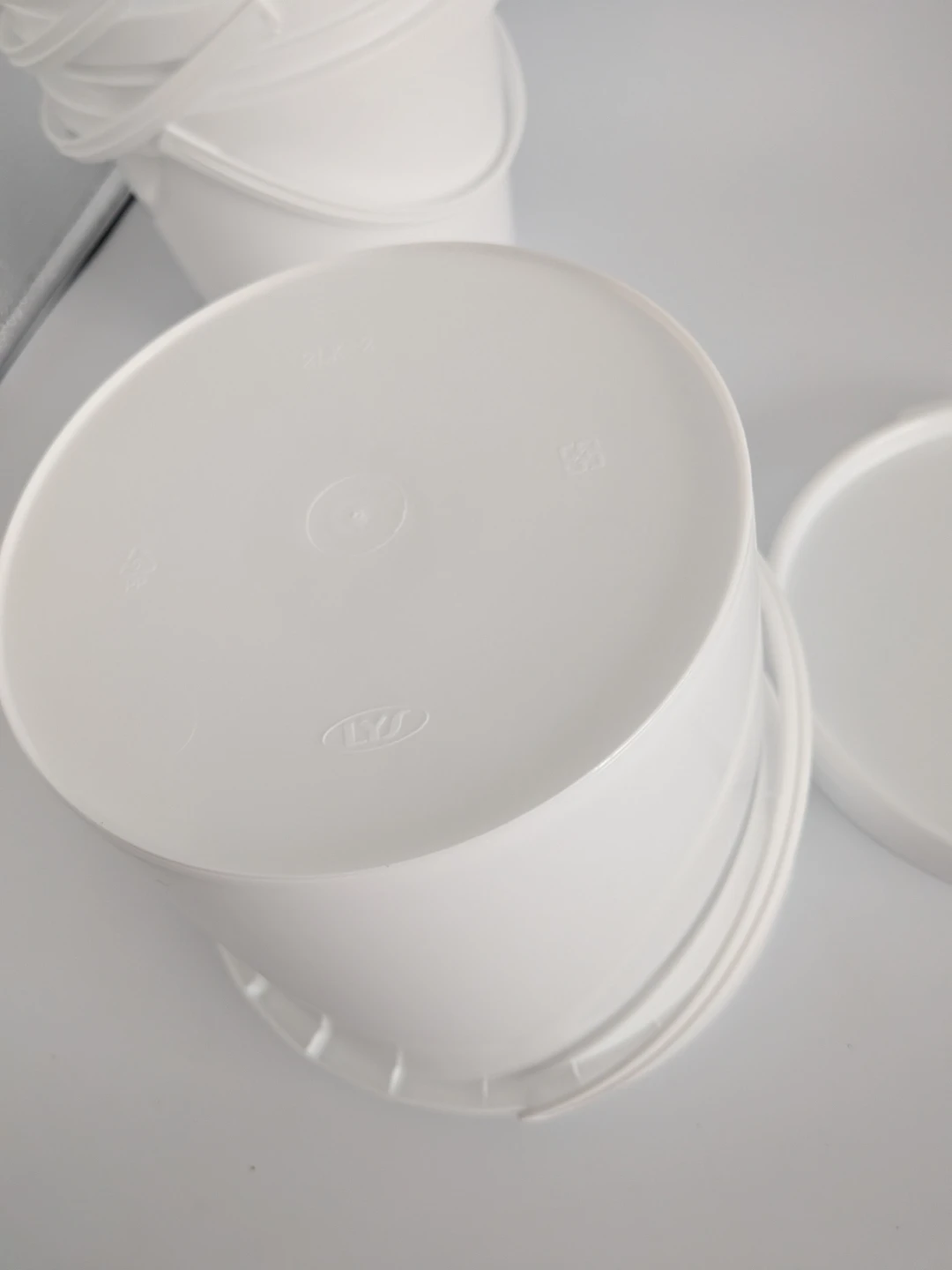 White Plastic Pail with Lid - 5 Litre (Set of 5) 🏆 - photo 4