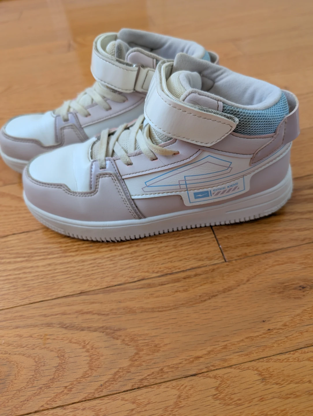 Kids High-Top Sneakers Size 35 🏆
