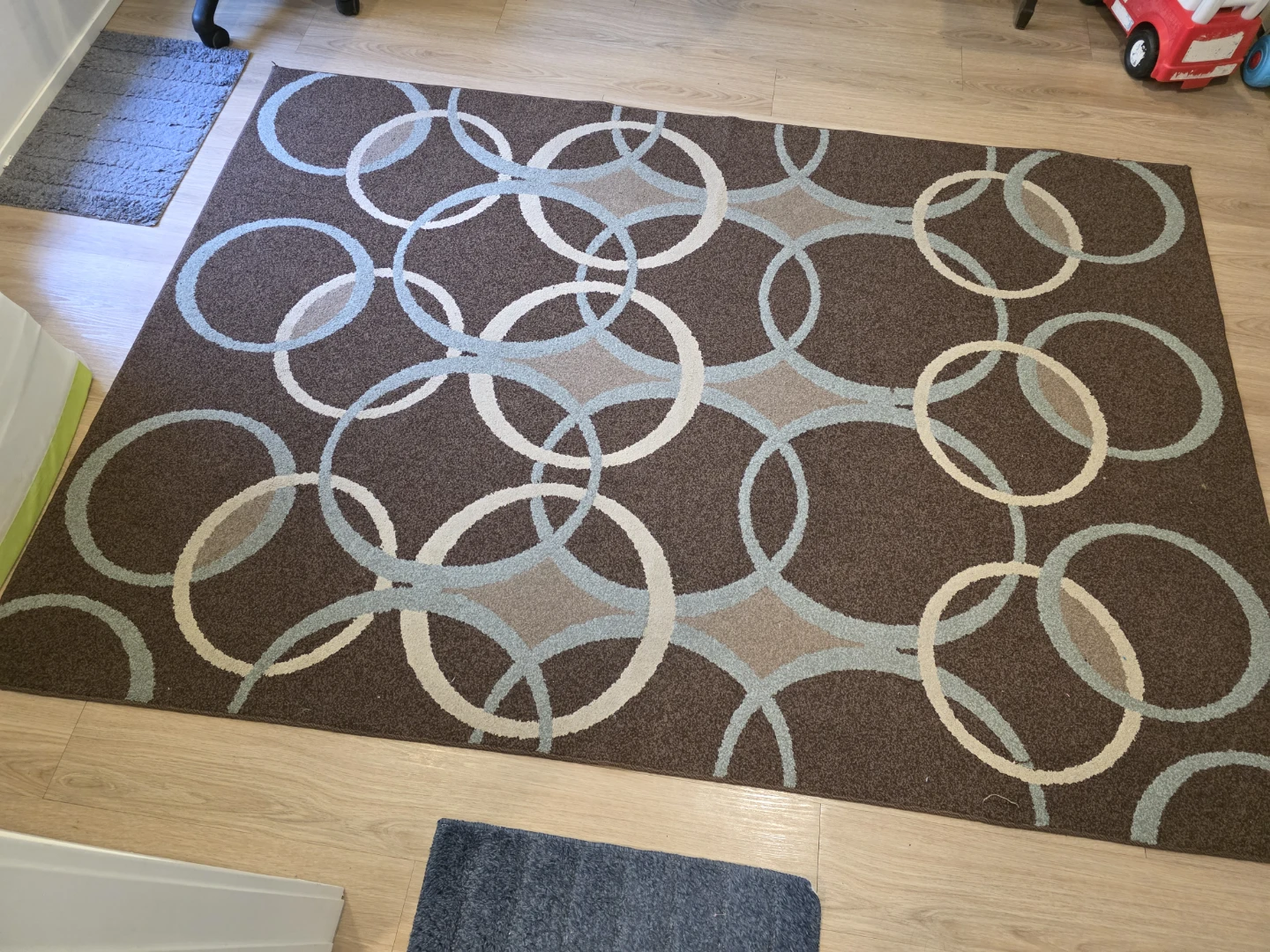 Brown Area Rug with Interlocking Circles Pattern