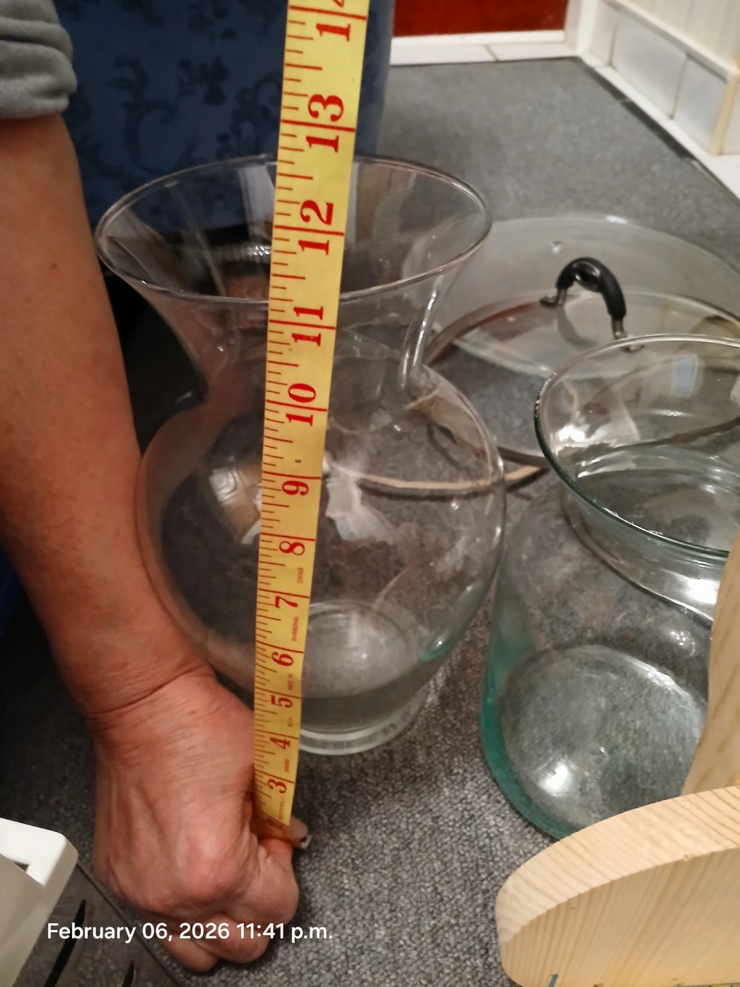 Ice cooler box, glass vase, pot lids, microwave glass plate. - photo 2