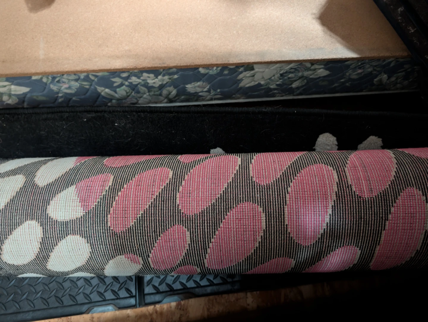 Area Rug with Pink and White Polka Dots - photo 4