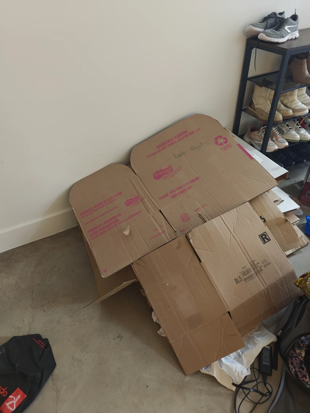 Free moving boxes