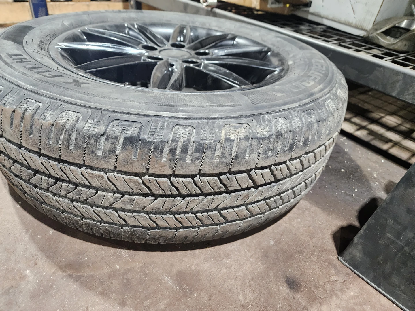 Set of 4 Tires with Rims - photo 3