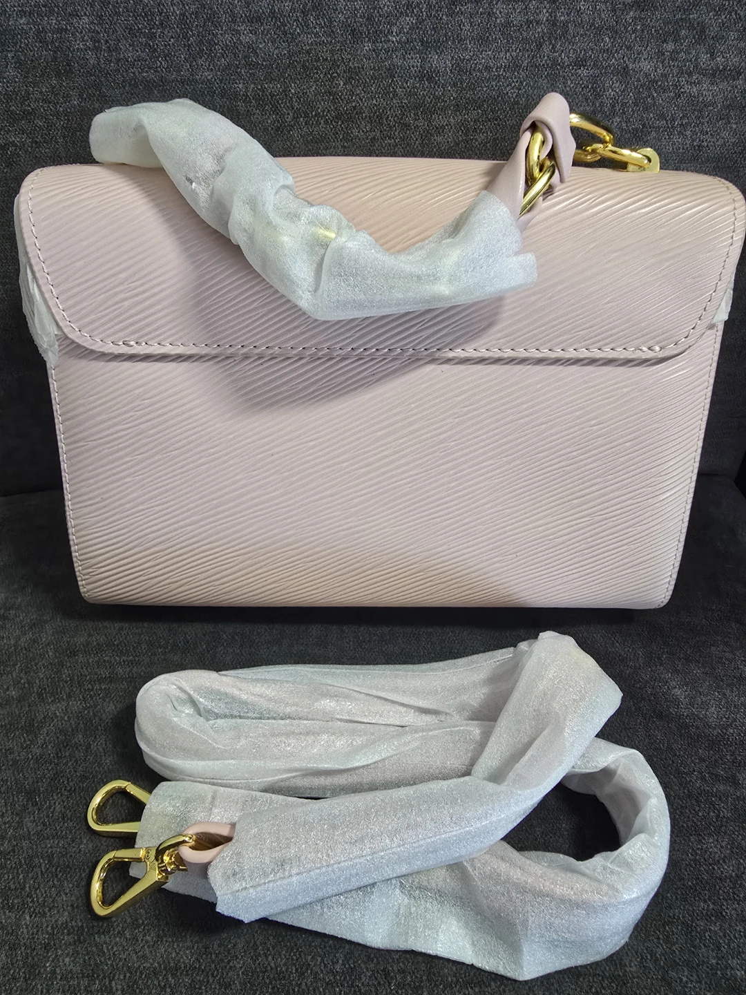 Pink Shoulder Bag with Gold Chain Accent - photo 2