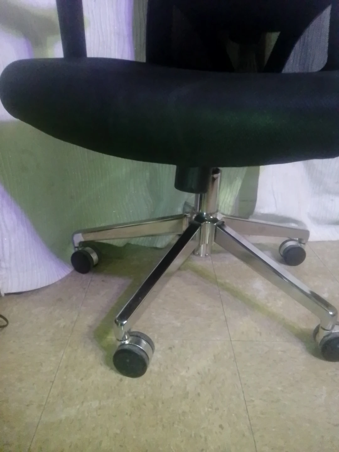 Black Mesh Office Chair with Headrest - photo 2