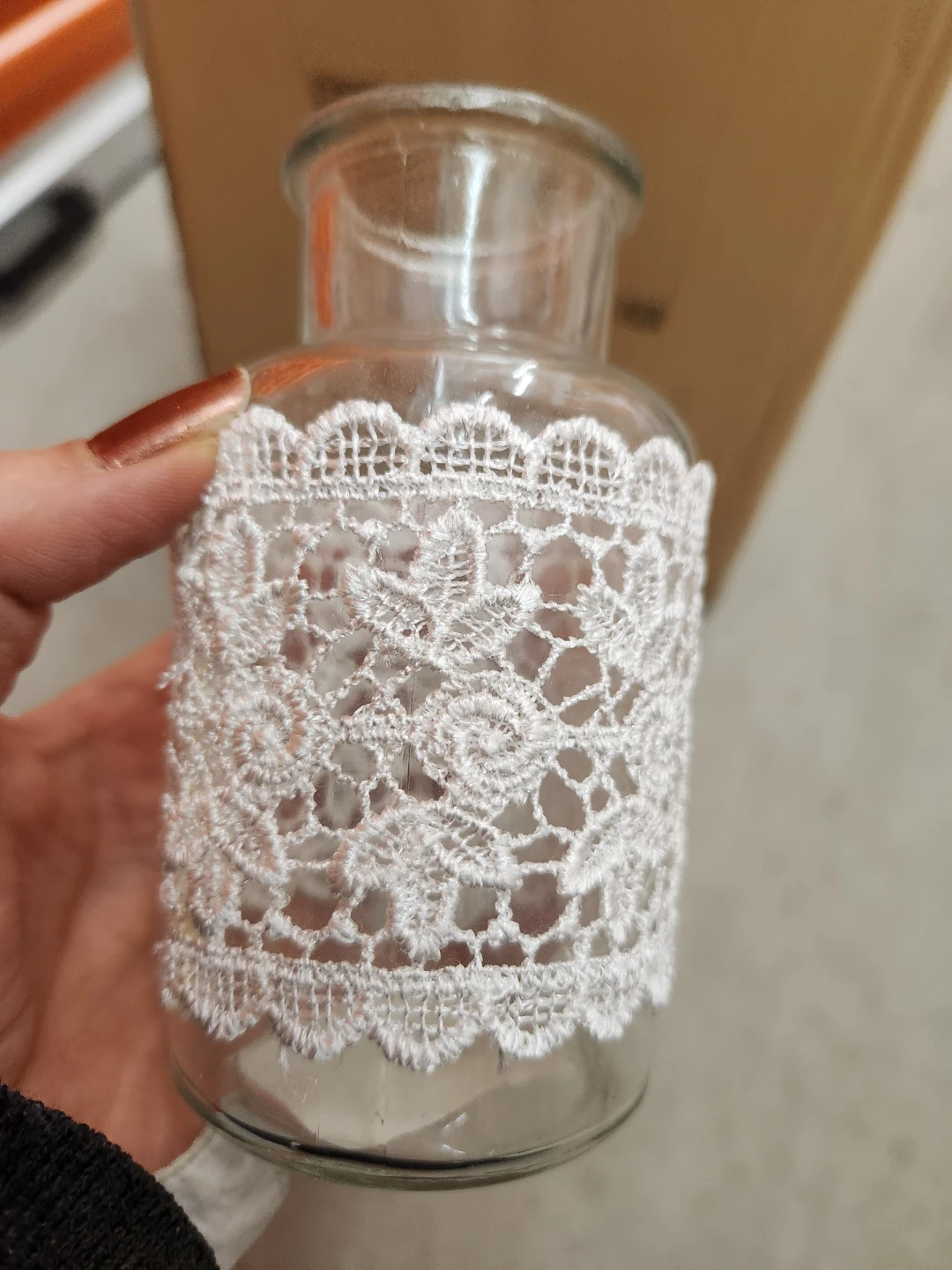 Glass Vase with White Lace(24 prices)