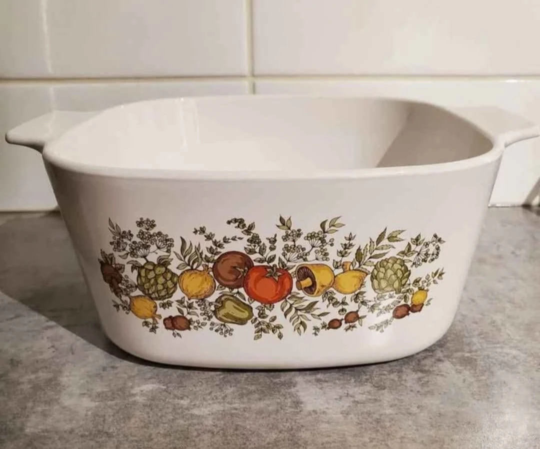 Vintage Corning Ware Casserole Dish 3L 🥕