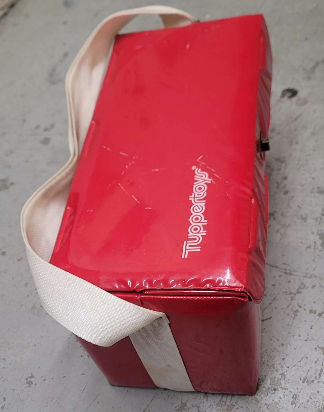 Tupperware vintage red lunch box cooler bag with strap - photo 2