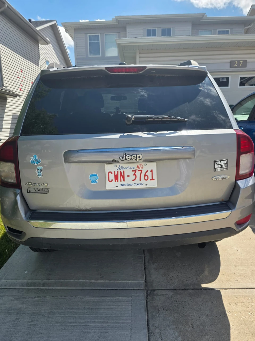 Silver Jeep Compass SUV 2015.