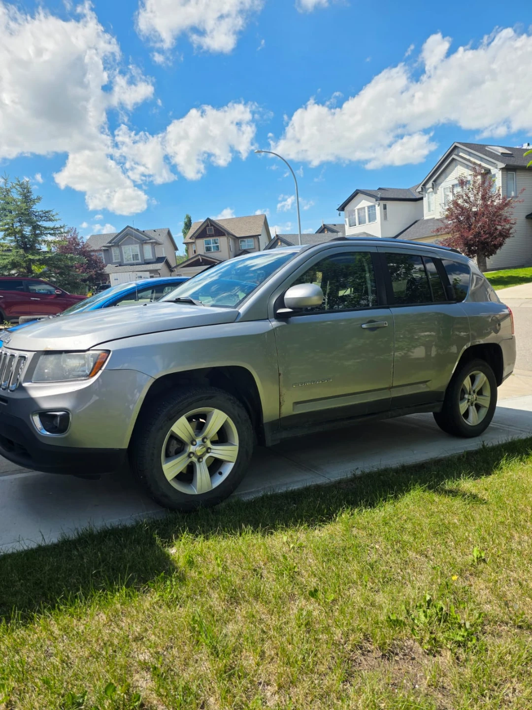 Silver Jeep Compass SUV 2015. - photo 3