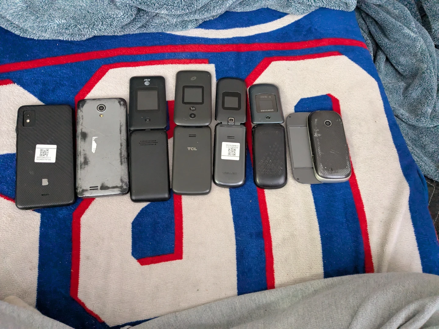 Lot of 8 Cell Phones - Various Brands - photo 2