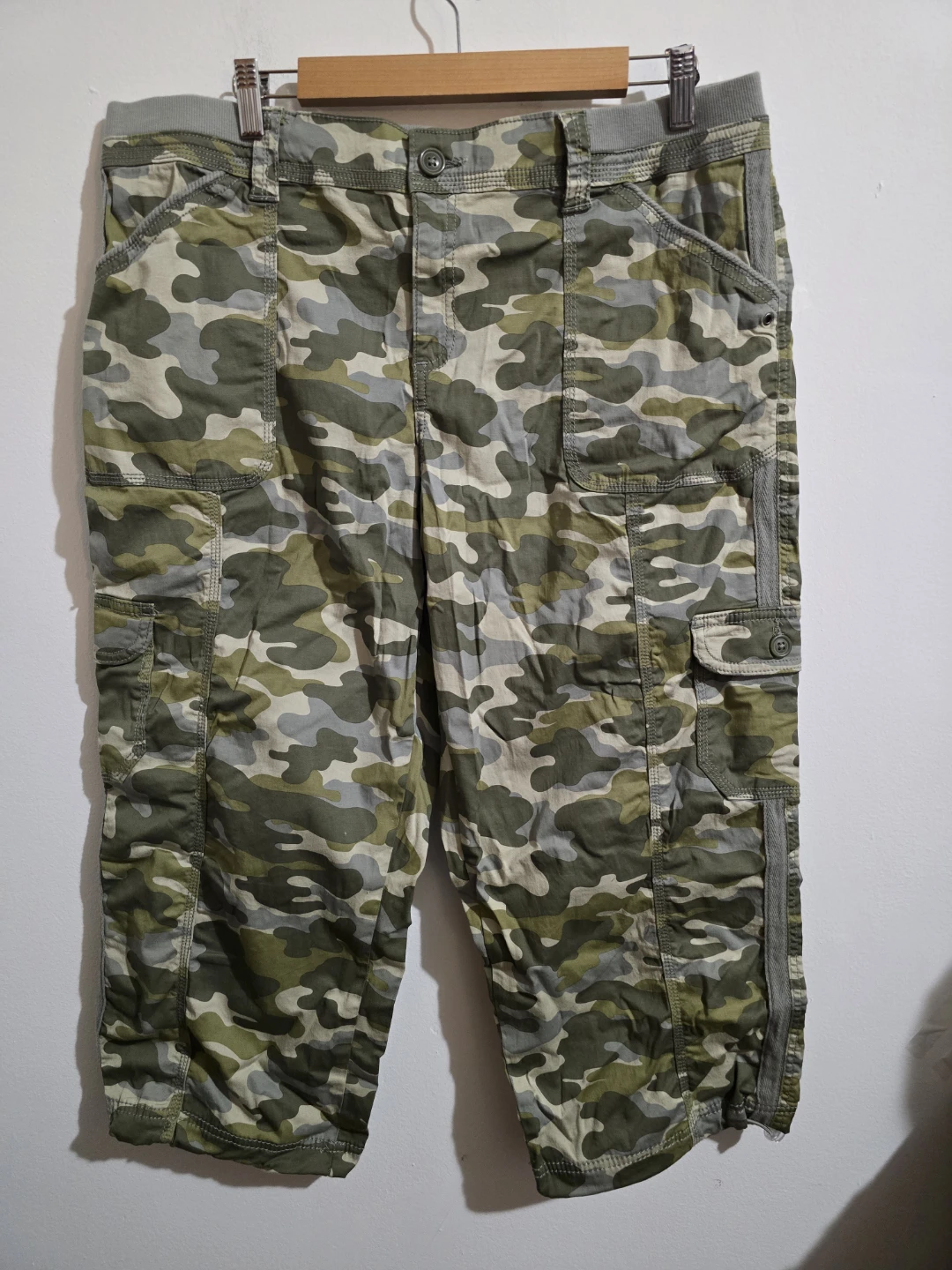 Style & Co. Women's Camo Capri Pants Size 16