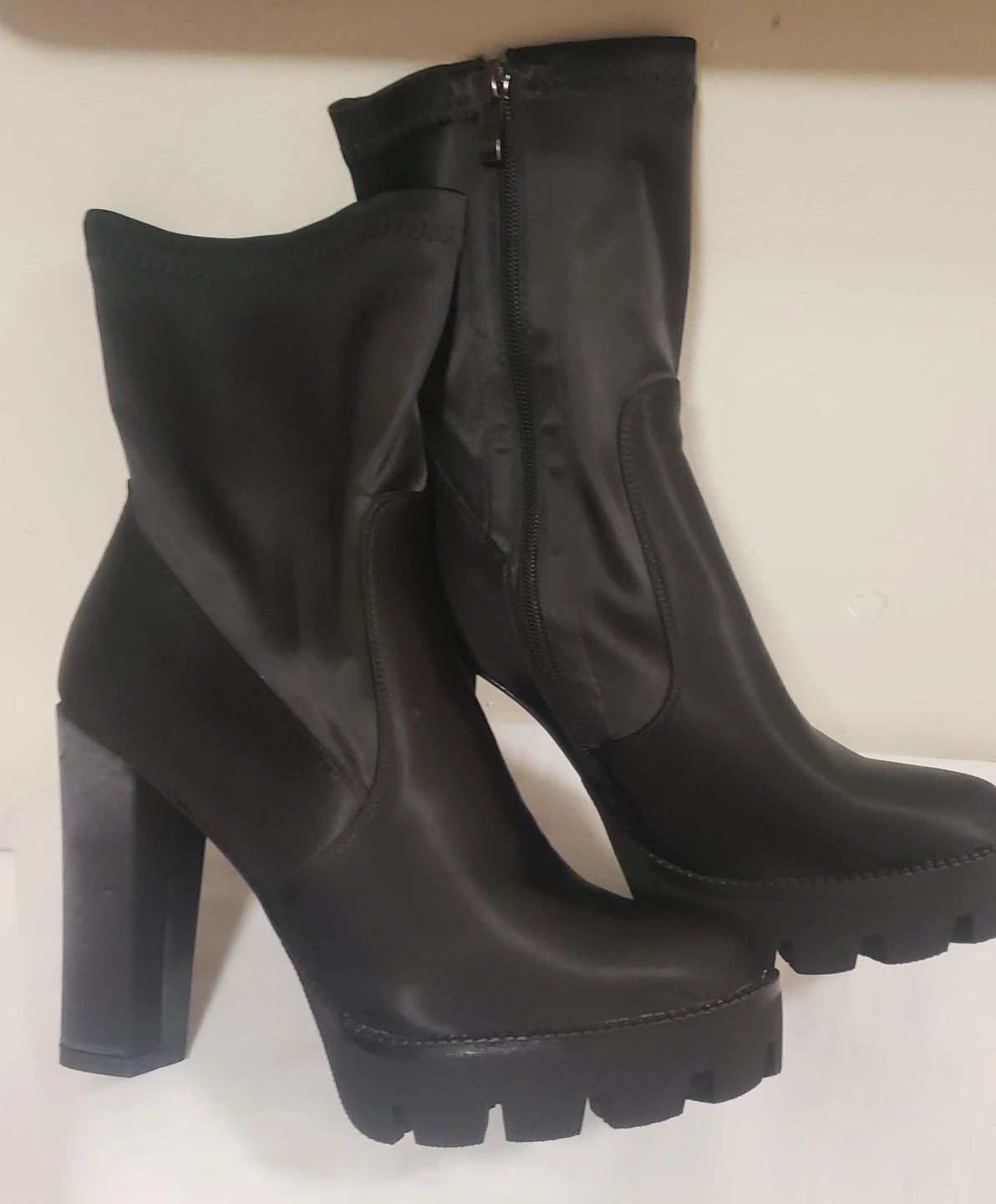 Brand new Women's Chunky Blck Satin - photo 2