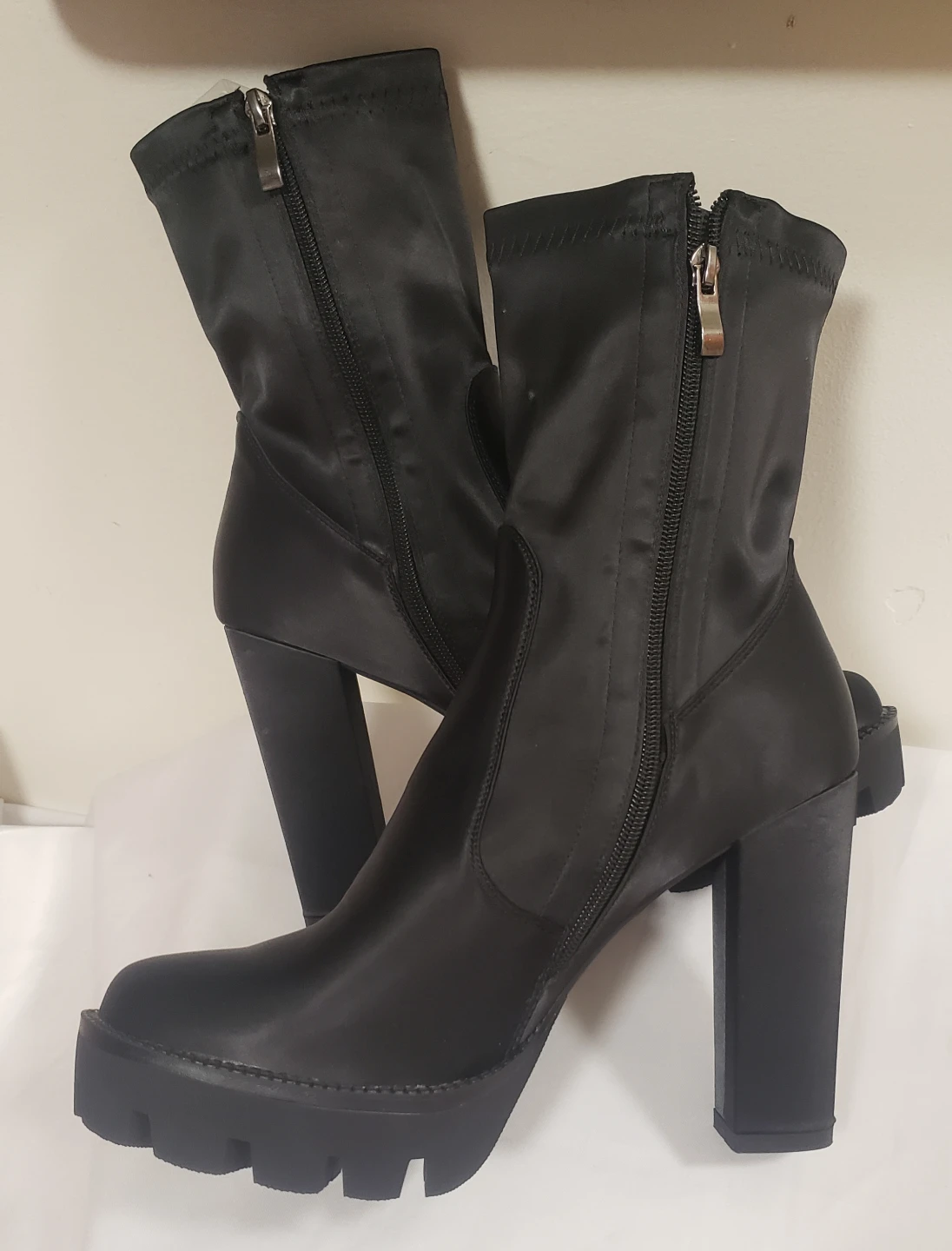 Brand new Women's Chunky Blck Satin - photo 4