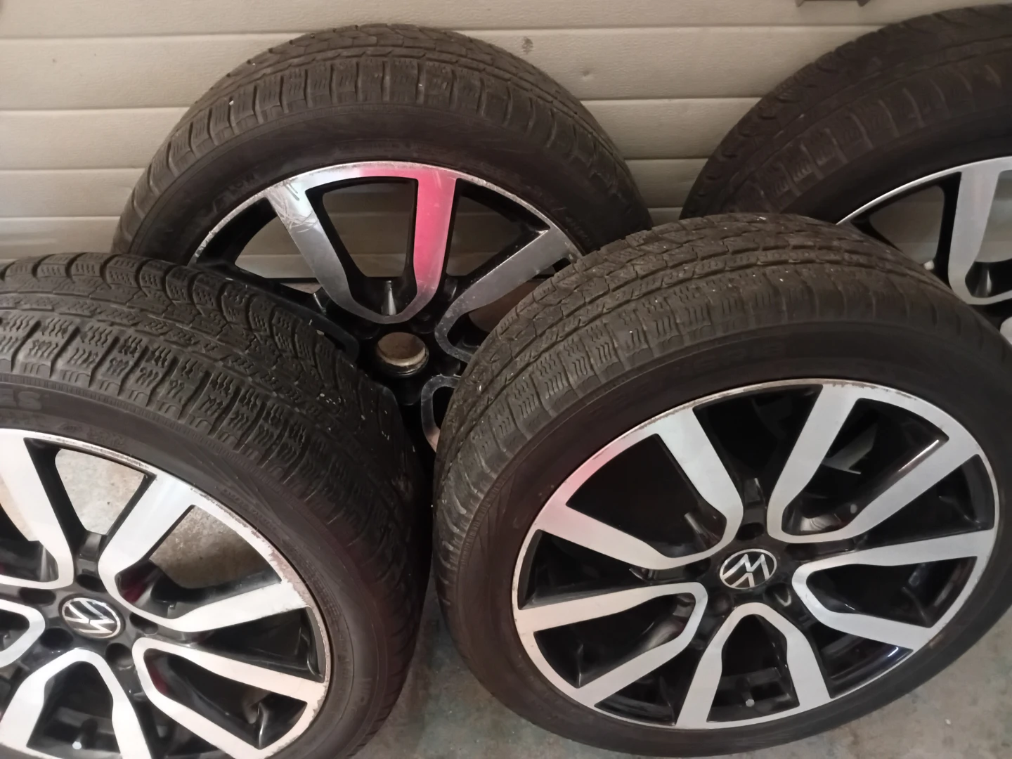 Set of 4 Volkswagen Rims with Michelin Tires - photo 3