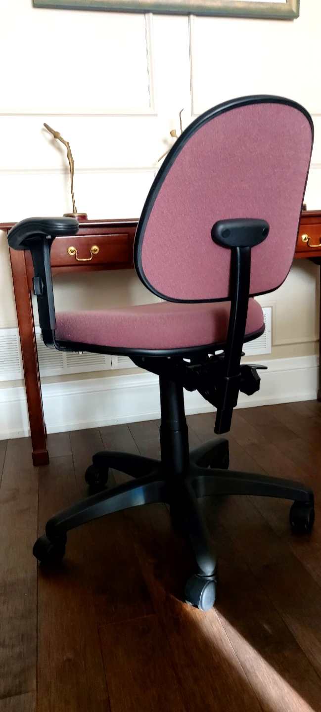Office/Desk swivel Chair - photo 3