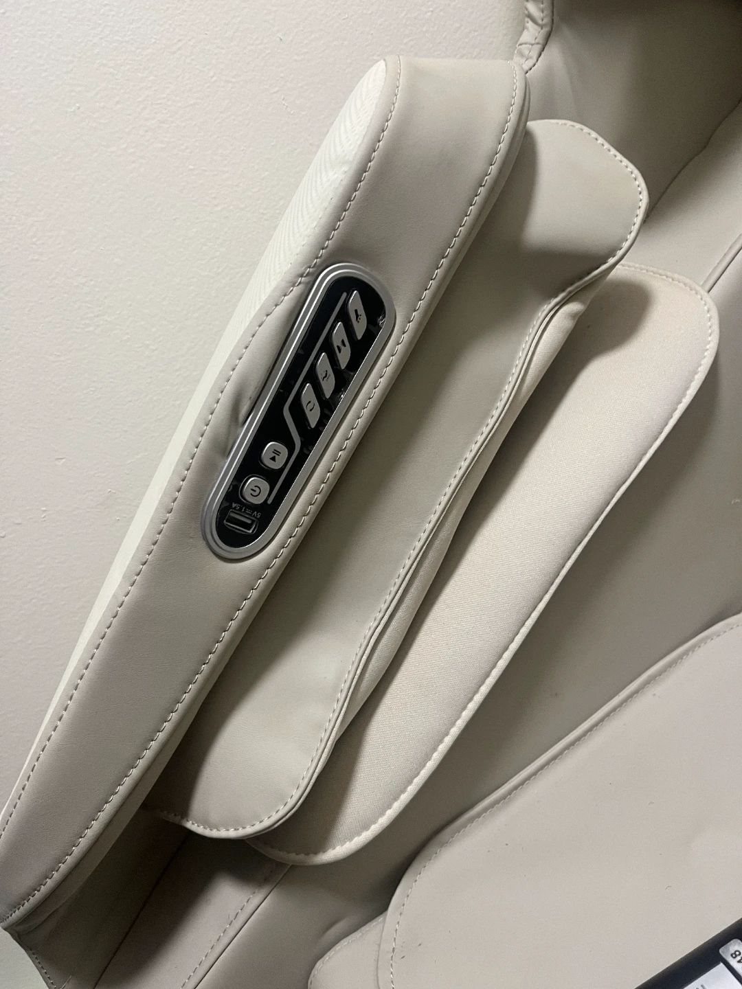 Osaki zero gravity massage chair - photo 3