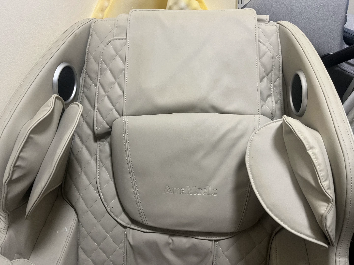 Osaki zero gravity massage chair - photo 5