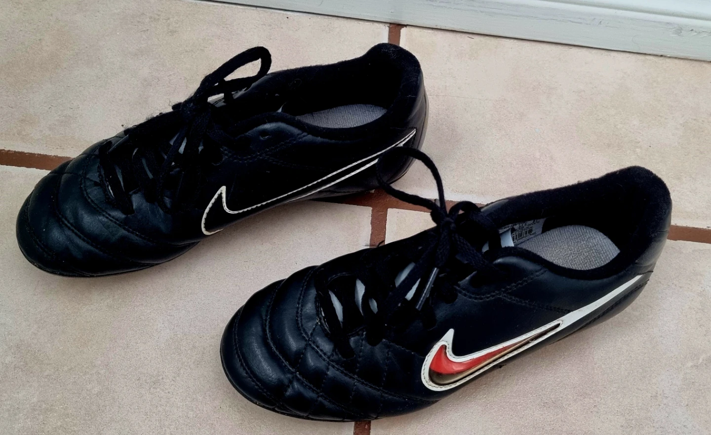 Nike Jr. Tiempo Genio Soccer Cleats Child's sz 2 - photo 3