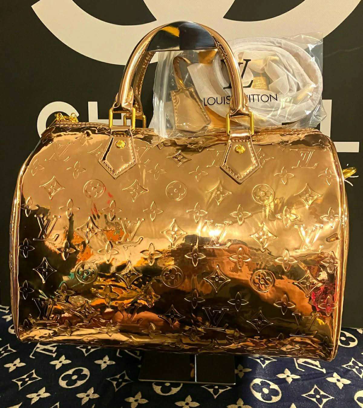 Louis Vuitton Speedy Bag Rose Gold and Gold Metallic Vernis - photo 2
