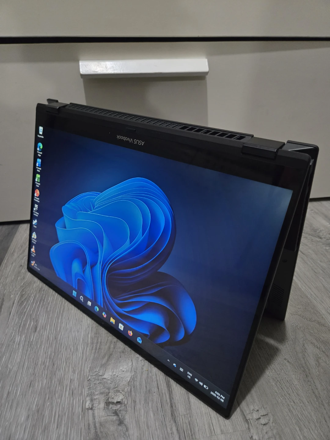 ASUS Vivobook Flip 16 Laptop
