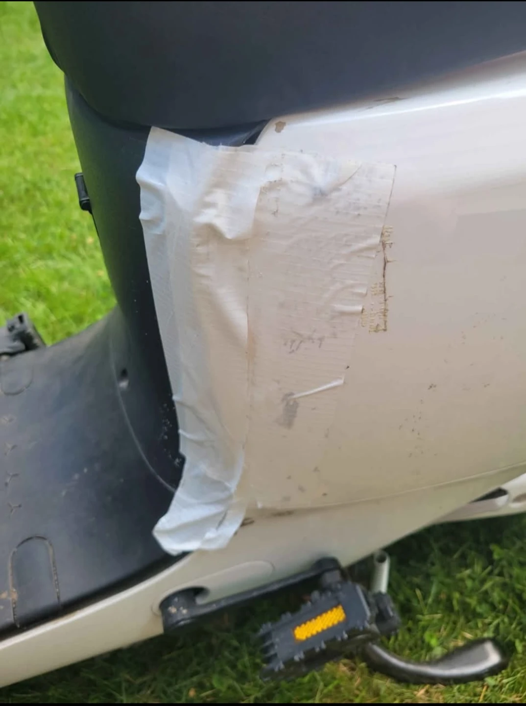 White Electric Scooter with Storage Box - photo 5