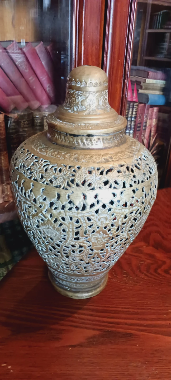 Antique Hindu/Persian Pierced Brass Lided Vase - photo 2