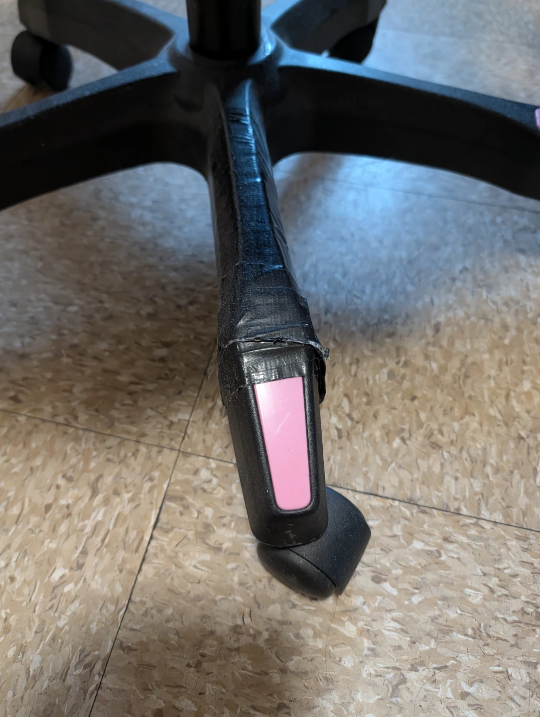 Pink Gaming Chair🧡 - photo 3