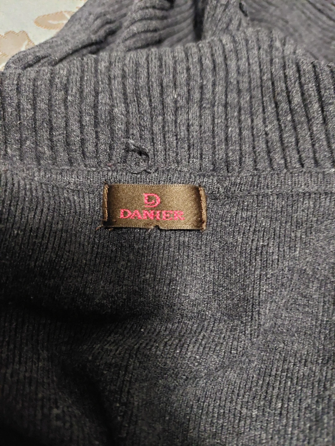 DANIER Grey Zip-Up Hooded Sweater Small 🏆"). - photo 3
