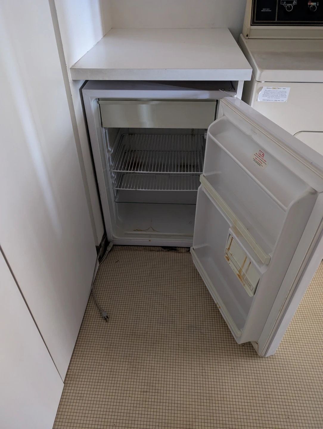 White Compact Refrigerator - photo 3
