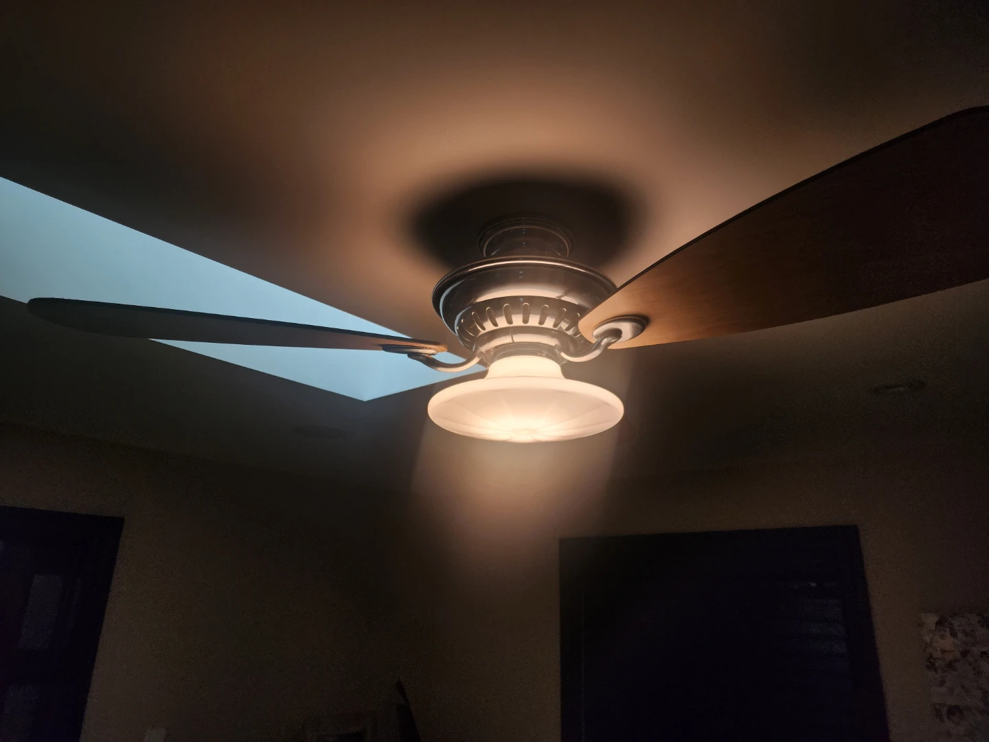 Hampton Bay Ceiling Fan with Light and Remote - photo 2