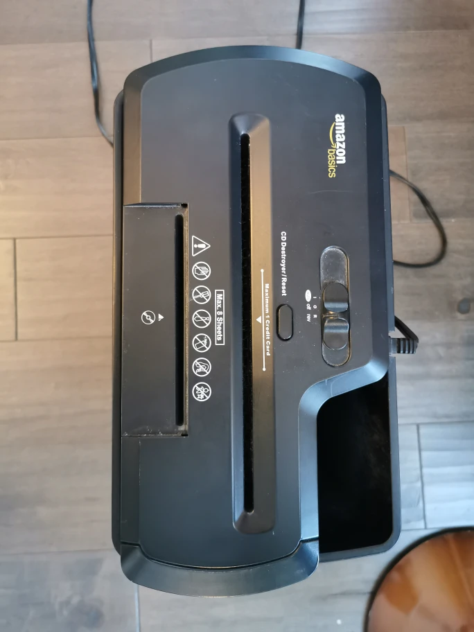 Amazon Basics CD/Credit Card Shredder - photo 2