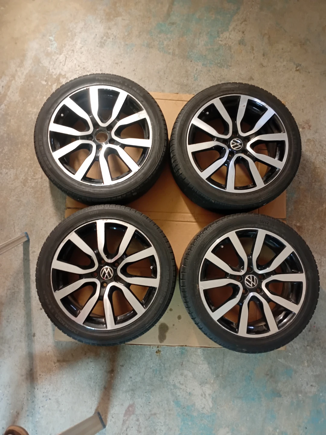 Set of 4 Volkswagen Rims with Michelin Tires