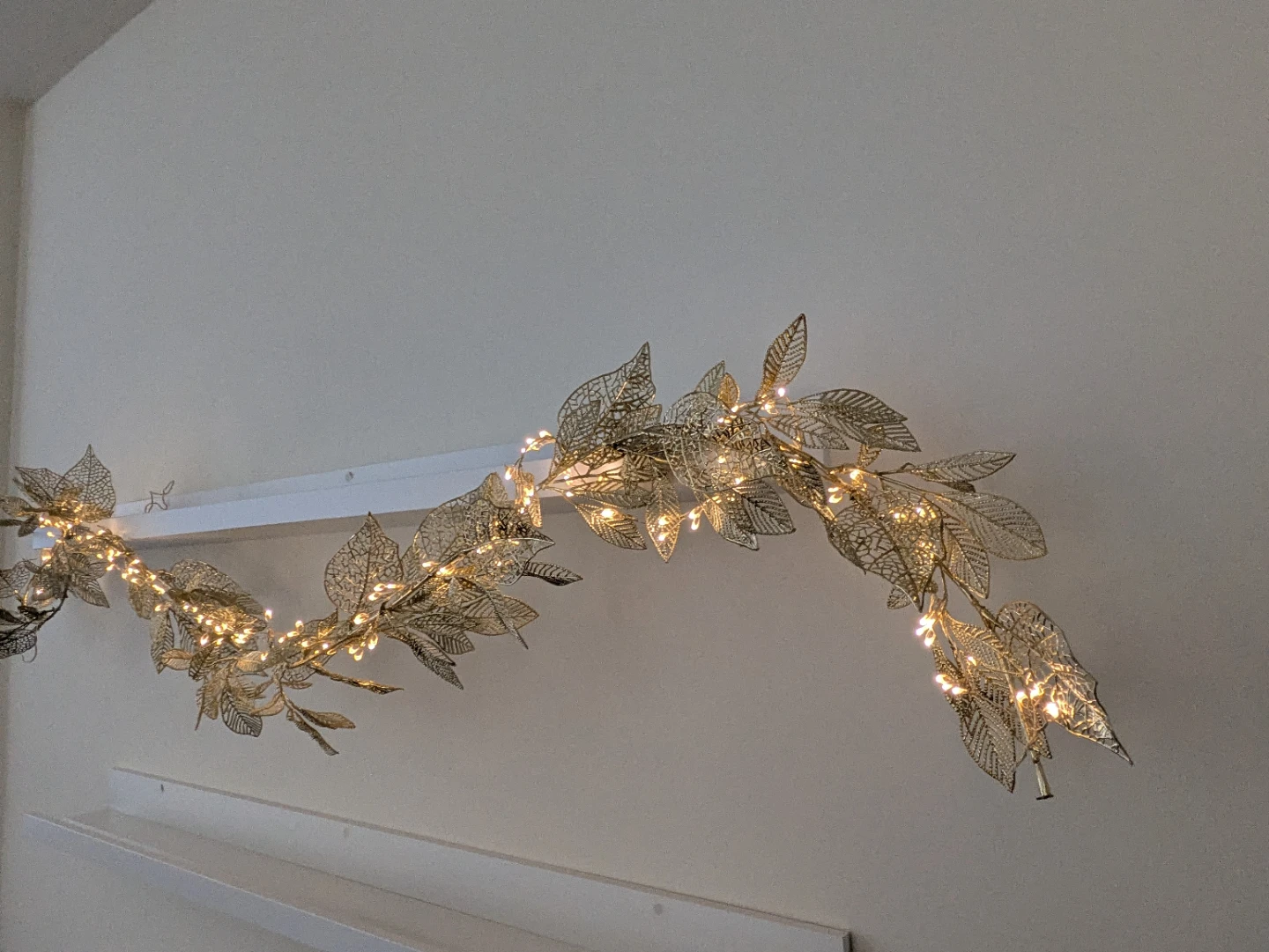 Gold Leaf String Garland with lights - photo 2