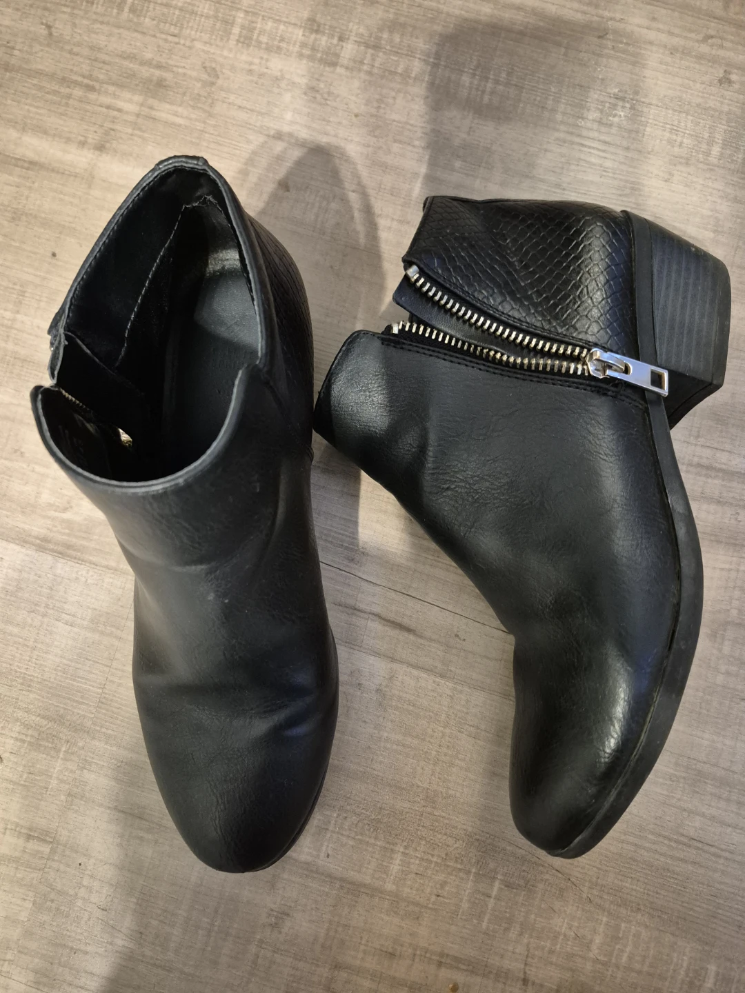 Black Ankle Boots with Side Zipper♥️🥕