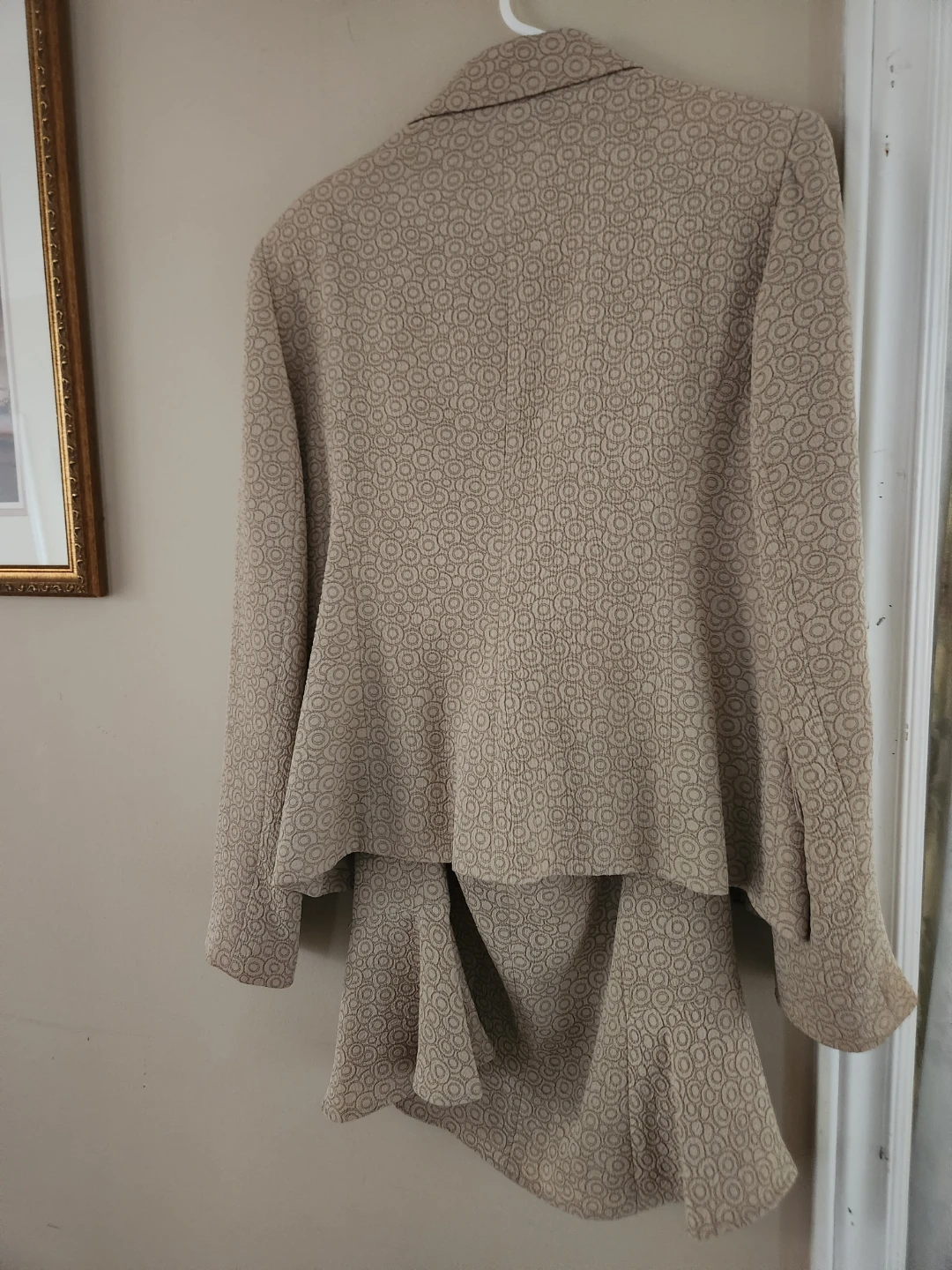 Giorgio Sant'Angelo Beige Patterned Suit - Size 14