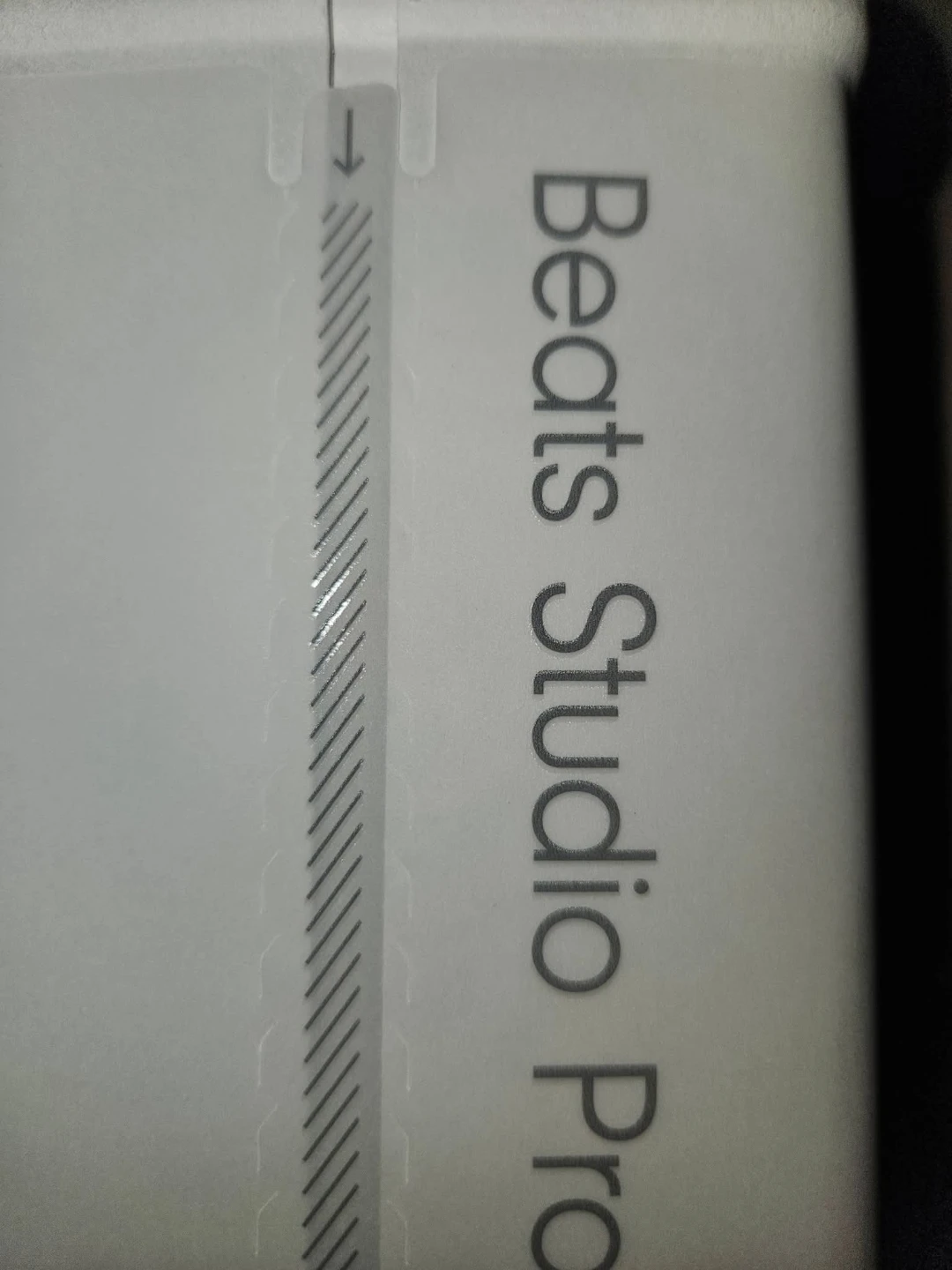 Beats Studio Pro Exclusive Black and Gold Headphones - photo 3