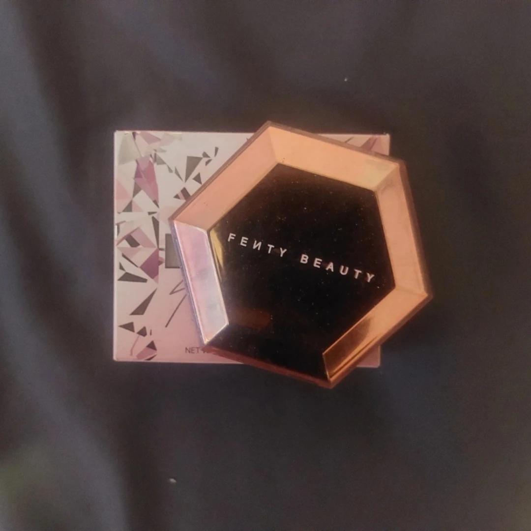 ♡. Fenty Beauty Diamond Bomb All-Over Diamond Veil