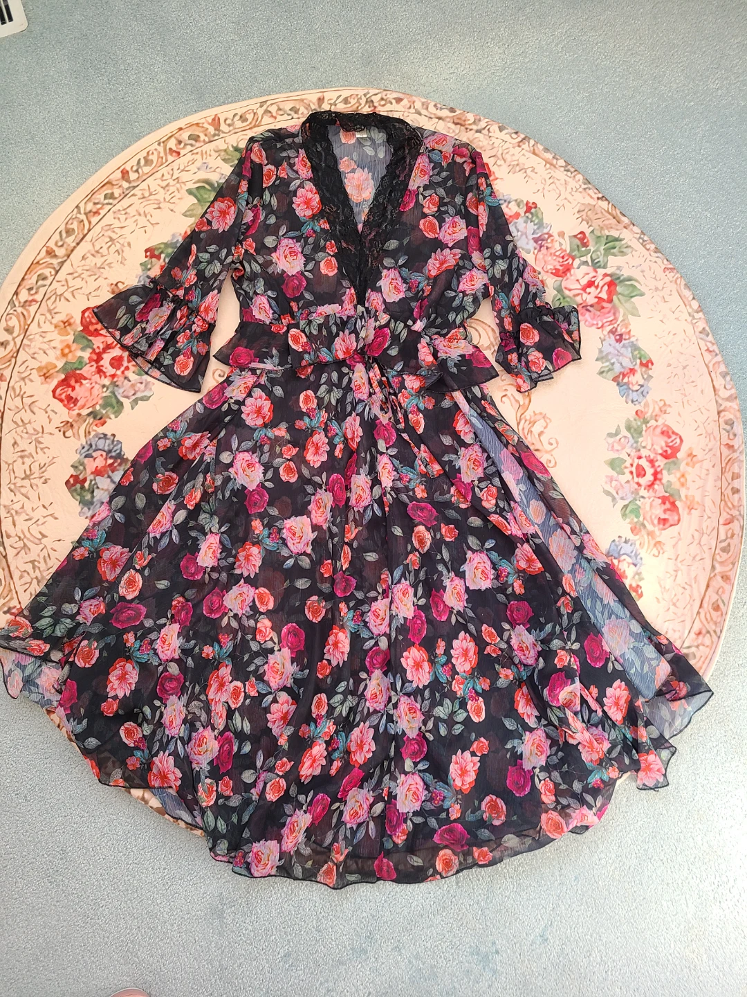 Floral Midi Dress with Lace Detail🏆