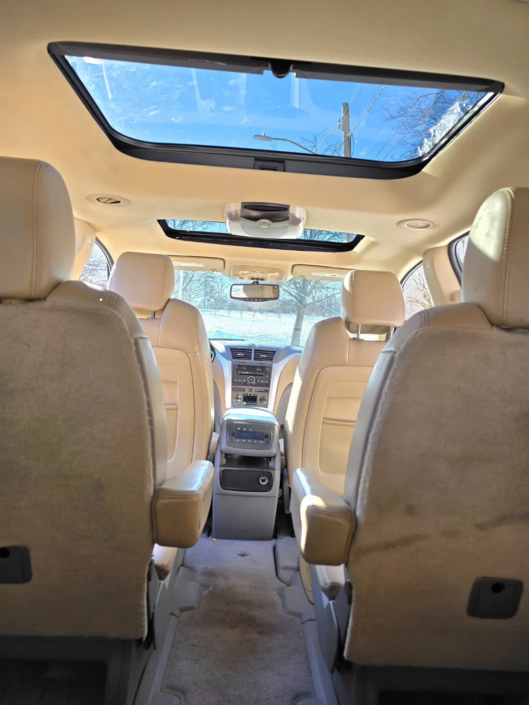 2011 CHEVROLET TRAVERSE - photo 2