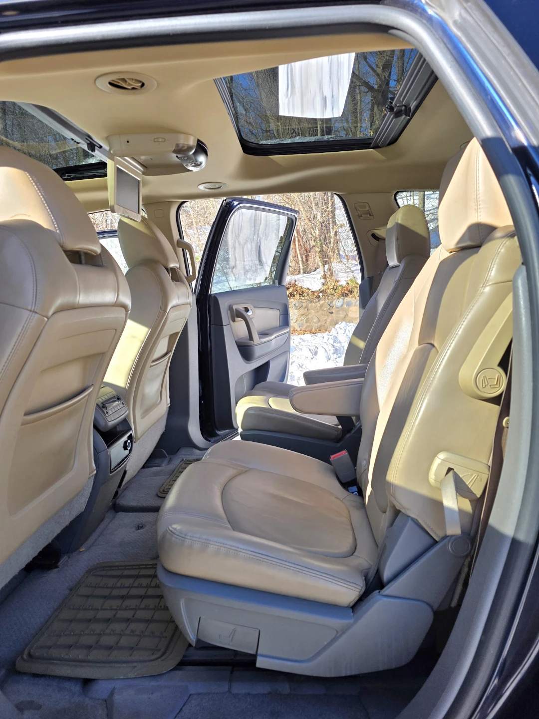 2011 CHEVROLET TRAVERSE - photo 3