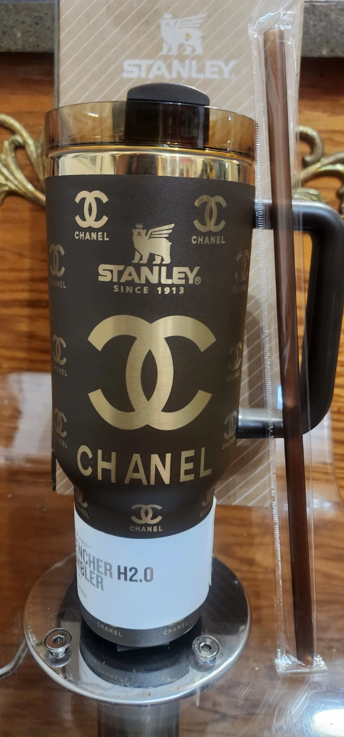 Stanley  Tumbler with Straw H2.0   40 oz on original stanley box