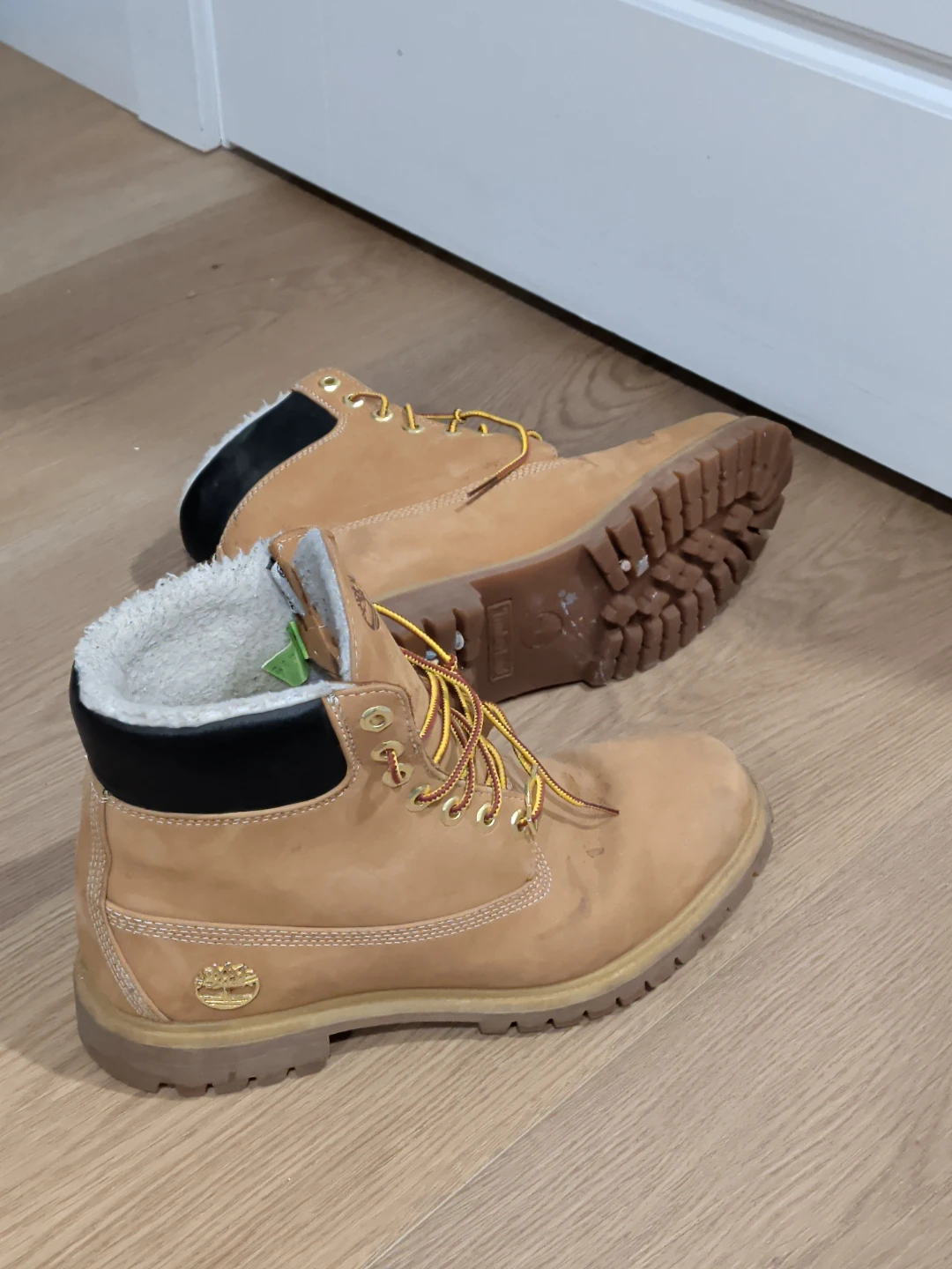 Timberland Lace Up Boots with Shearling Lining - photo 2