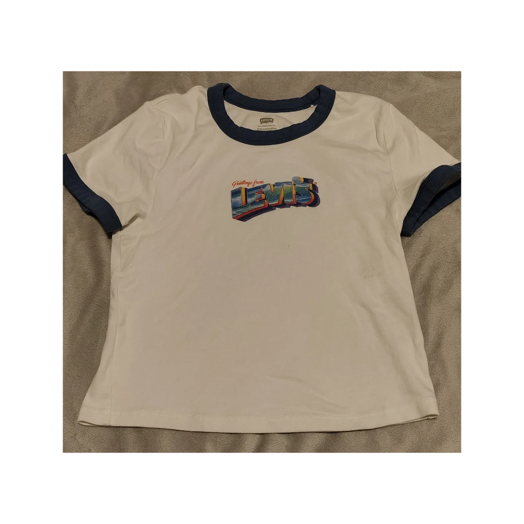 Levi's Graphic T-Shirt Size M women's cotton
