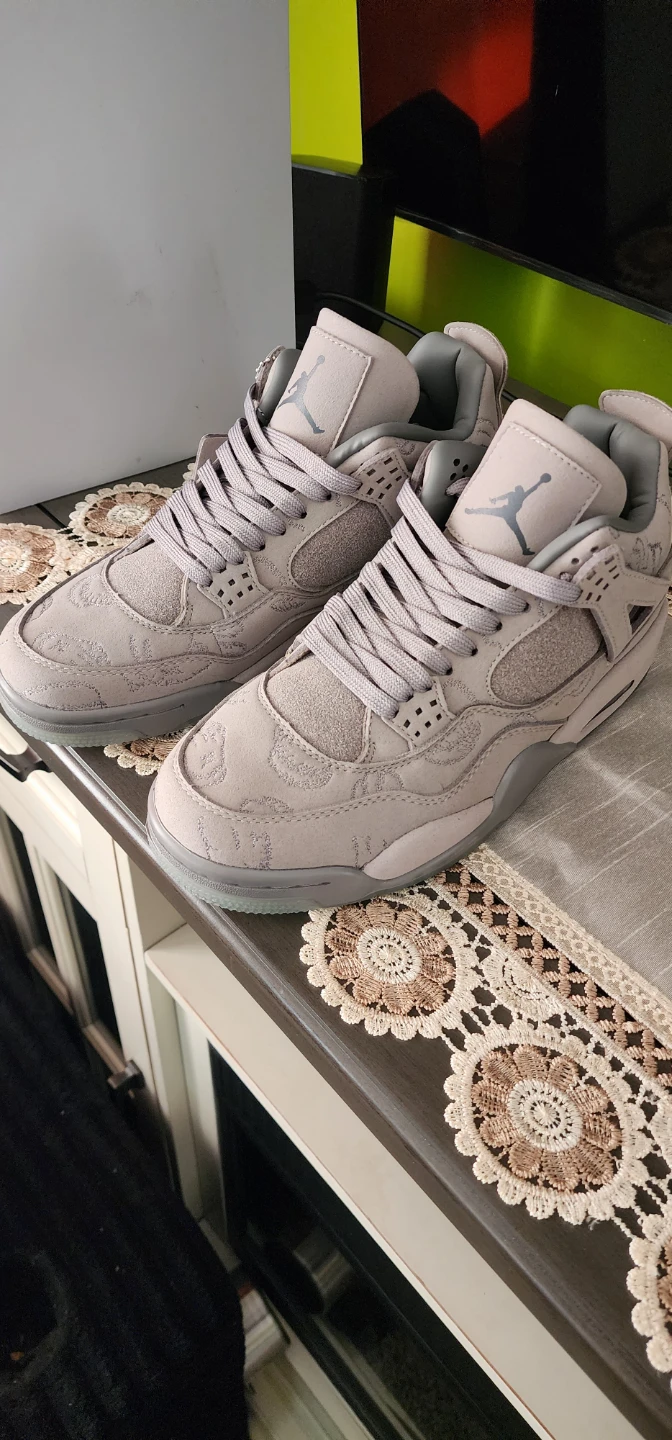 Air Jordan 4 Retro KAWS Cool Grey